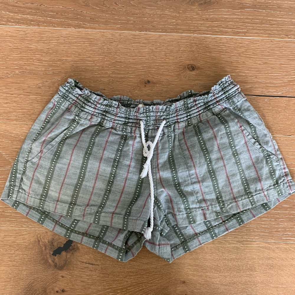 Roxy pull string shorts, light weight & adjustable